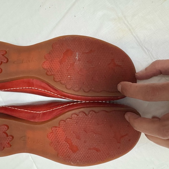 Clarks Red Leather Women's Flats - Picture 6 of 8